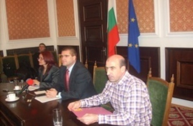 Министър Цонев очаква конкурсите за базите Ново село и Безмер