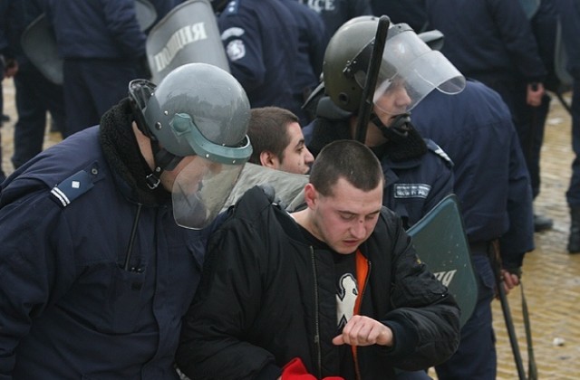 Полицията записва лични данни на протестиращите неправомерно, твърди Янев