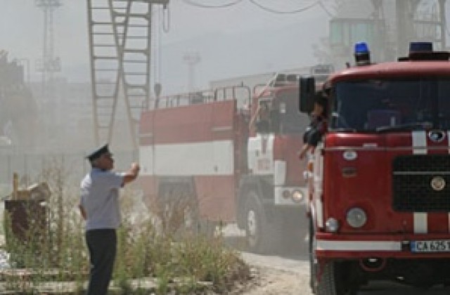 Пожар гори в завод “Трамкар” в София