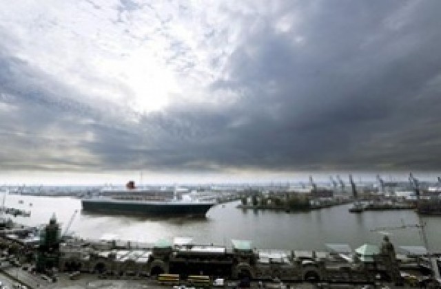 Ферибот потъна в река Зян, 40 се удавиха