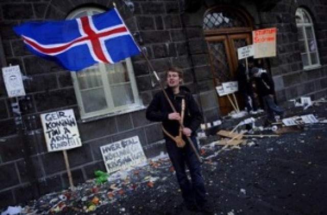 Исландският министър на търговията подаде оставка