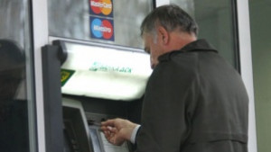 400 пункта спад на доверието към системата само за година