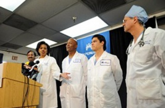 Осемте калифорнийски близнаци дишат самостоятелно