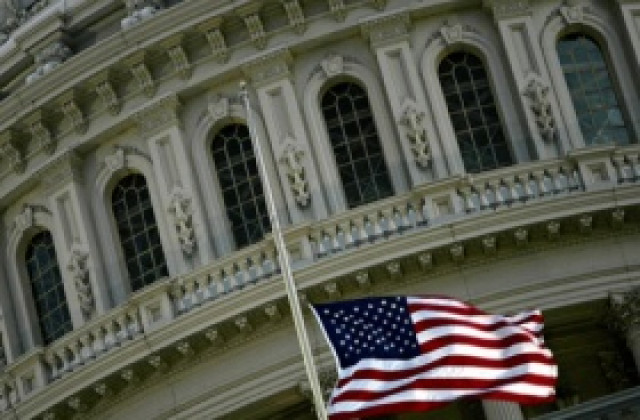 US Камарата на представителите одобри пакета от $ 819 млрд.
