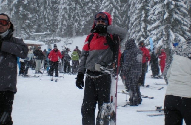 Откриха мъртъв затрупания сноубордист