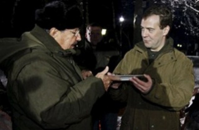 Медведев покани Раул Кастро на сланина