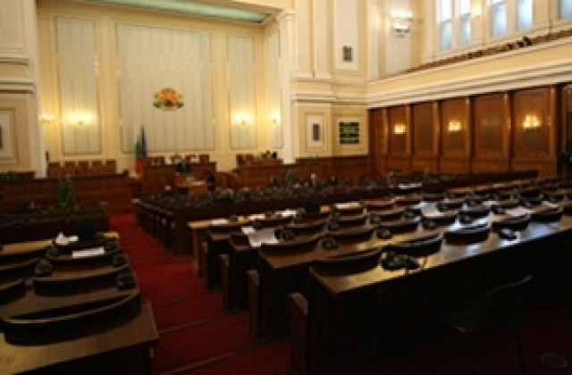 Депутати обсъдиха законопроекта за отбраната