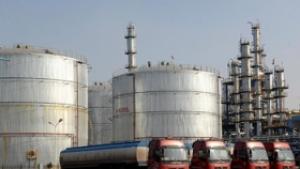 Петролът поскъпва доларът поевтинява