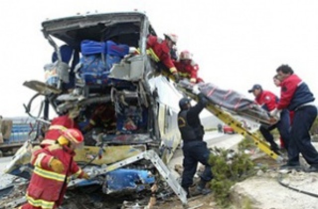 20 души загинаха при автомобилна катастрофа в Перу