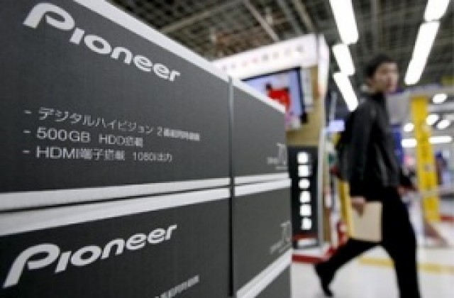 Pioneer съкращава 10 000 работни места