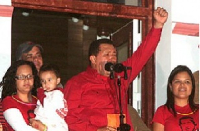 Чавес остава президент на Венецуела с неограничен брой мандати