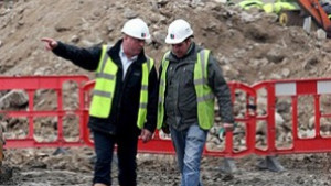 Отчаяни мигранти на Острова работят по 12 часа за 25