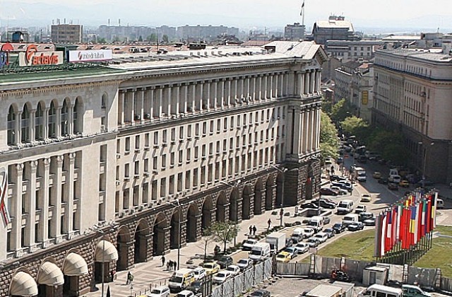 Министрите сами ще решават за увеличението на заплатите на служителите си