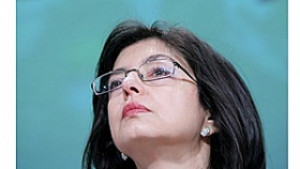 Кунева Да се проверят договорите на банките за неизгодни условия