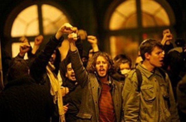 Френски студенти окупираха Сорбоната