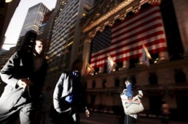 Dow Jones на най-ниското си ниво от шест години