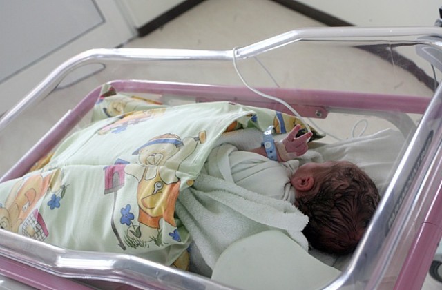 Повече изоставени бебета в София и Перник