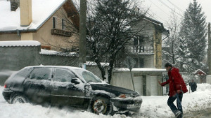 Сняг затрупва столицата
