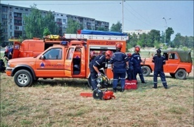 Пети ден водолази търсят изчезналите баба и внуче