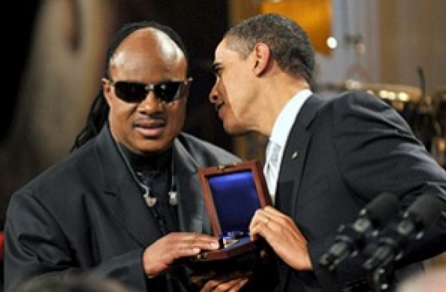Барак Обама връчи наградата Гершуин на Стиви Уондър