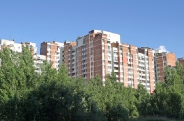 Българите пестят от покупки на жилища и коли
