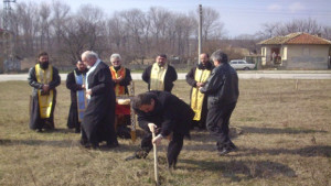 Първа копка на нов храм направиха в кв Мътница
