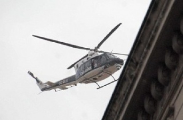 Хеликоптер с министър на борда се размина с катастрофа