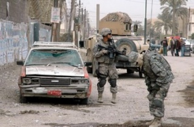 Кола бомба уби 12 души в Южен Ирак