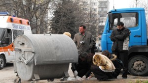 Откритото в контейнер бебе в Разград е било удушено