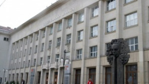 Държавата продава златната си акция в БТК на AIG до