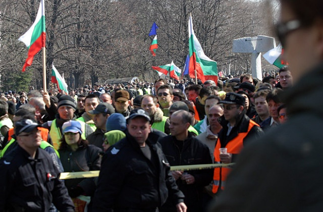 Опозицията иска от Станишев становище за излизане от кризата с МВР