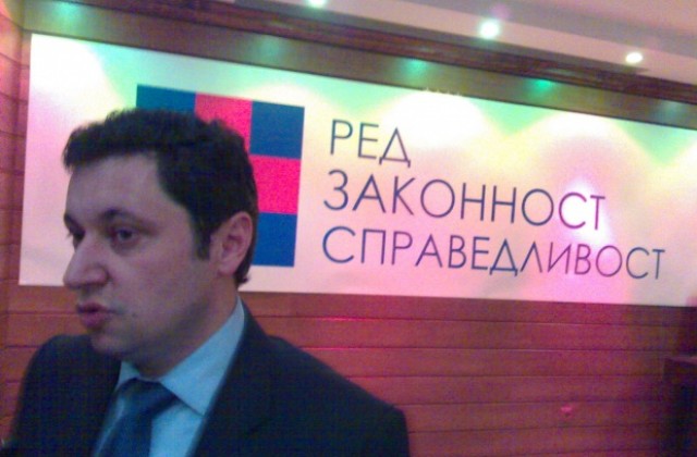Яне Янев погва грабливи държавни чиновници