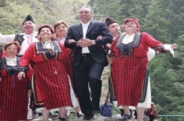 Евро баби изнасят концерт в пловдивския затвор