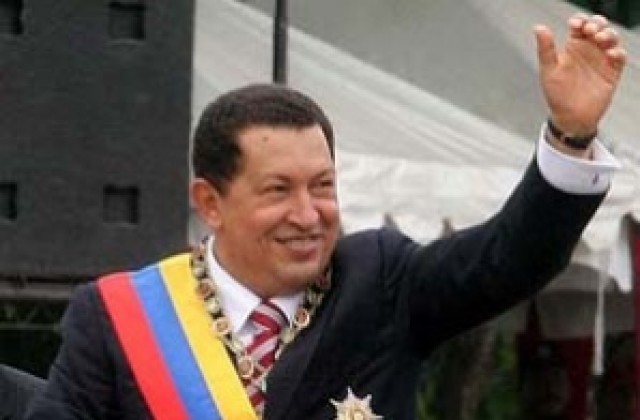 Чавес пристигна на посещение в Техеран