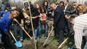 Засадиха 130 дървета за 130годишнината от обявяването на София за