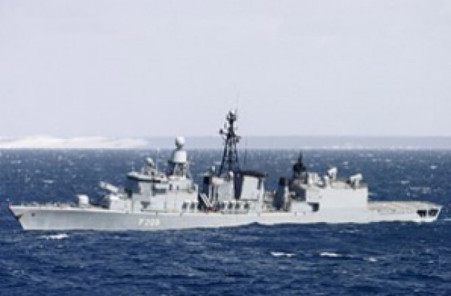 Двама механици и боцманът на отвлечения от пирати кораб са българи