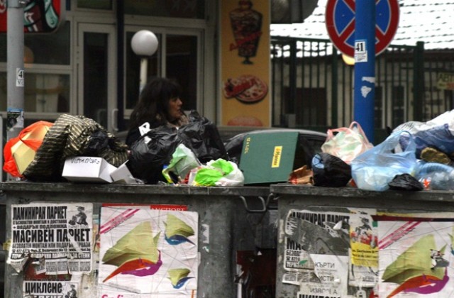 София расте, старее и тъне в боклук