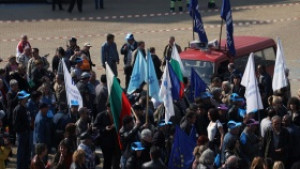 Кремиковските металурзи отново на протест
