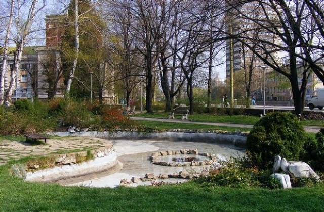 Ремонтират Езерото с лилиите в Габрово