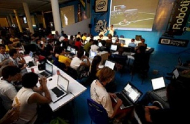 Уикипедия за шпиони: ЦРУ открива Web 2.0