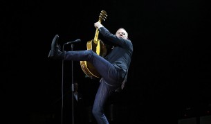 Брайън Адамс на живо в Арена Армеец