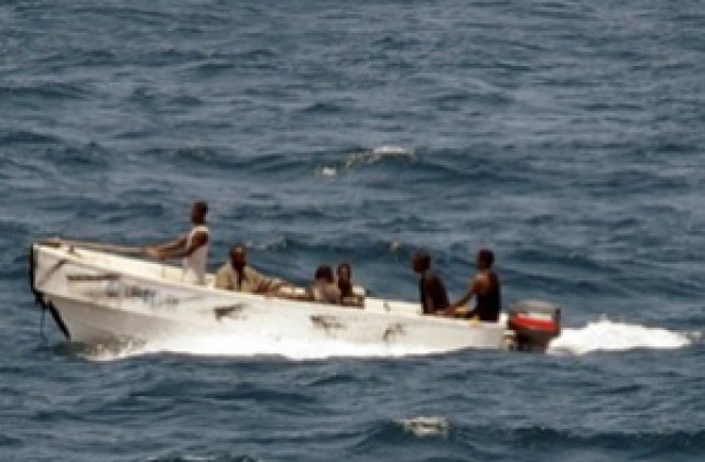 Сомалийски пирати отвлякоха гръцки кораб