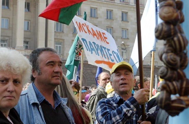 Фирма „Автомагистрали-Черно море” на протест пред НАПИ