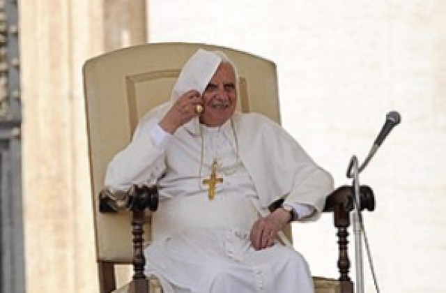 Папа Бенедикт XVI навършва 82 години