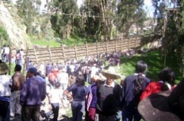 Десетки домове затрупани от свлачища в Перу