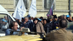 Кремиковските работници на протестно шествие