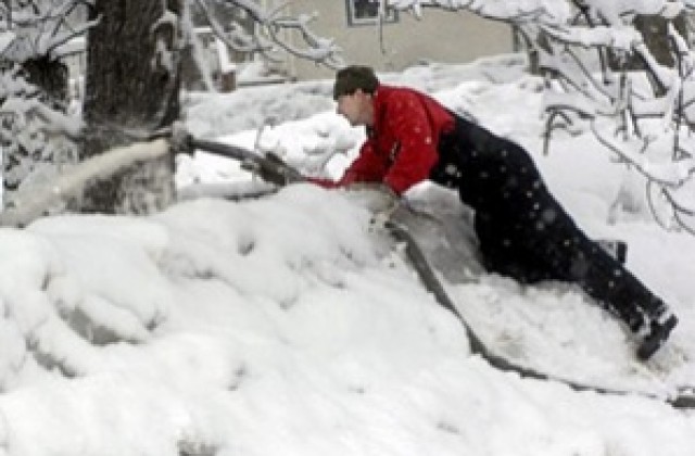 Снеговалежи оставиха без електричество хиляди жители на Колорадо