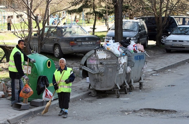 Съставиха акт на шофьор, обслужващ Кризисния щаб за боклука