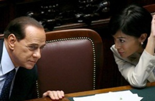 Картина с гол Берлускони предизвиква полемики