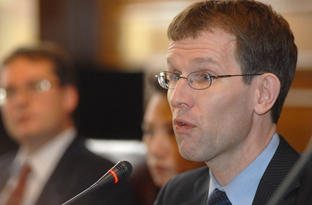 МВФ: България може да приключи 2009-а с дефицит, ако кабинетът не свие харча